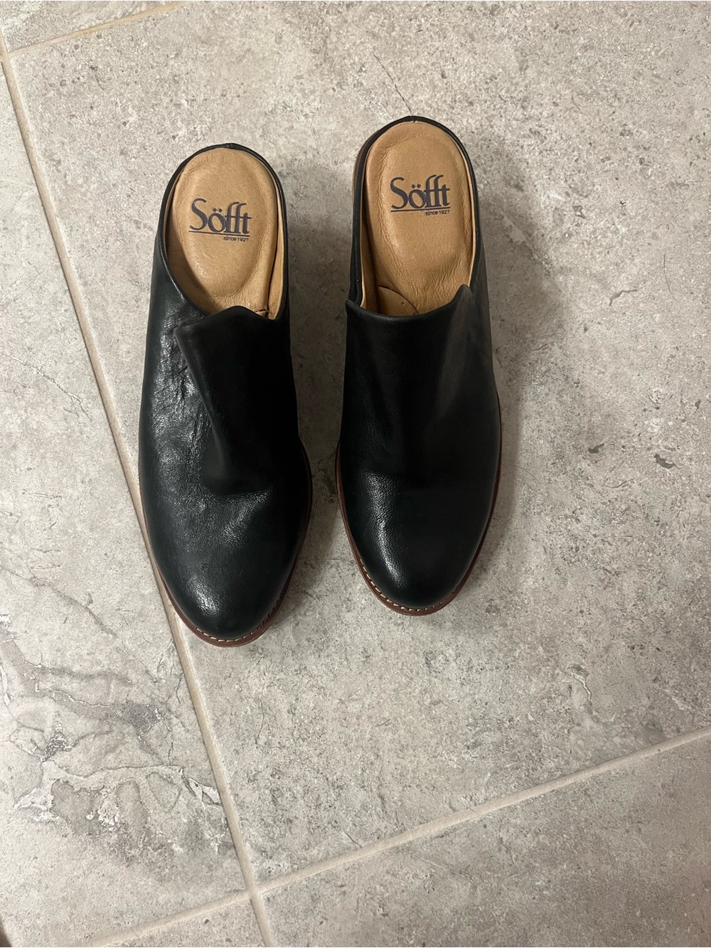 Söfft Black Leather Slip-On Mules
